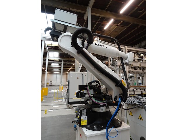 Robot kuka - afbeelding 7 van  12