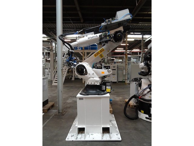 Robot kuka - afbeelding 1 van  13