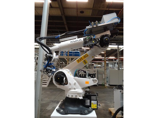 Robot kuka - afbeelding 6 van  13