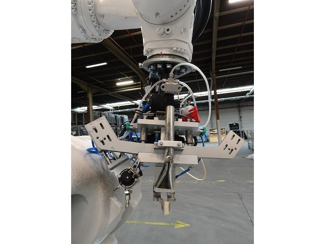 Robot kuka - afbeelding 10 van  13