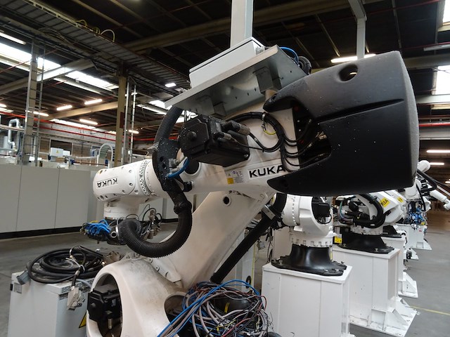 Robot kuka - afbeelding 2 van  9