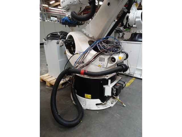 Robot kuka - afbeelding 3 van  9