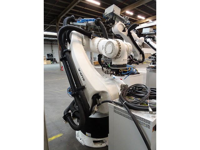 Robot kuka - afbeelding 6 van  9