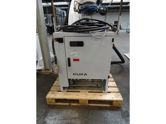 Robot kuka - afbeelding 8 van  9