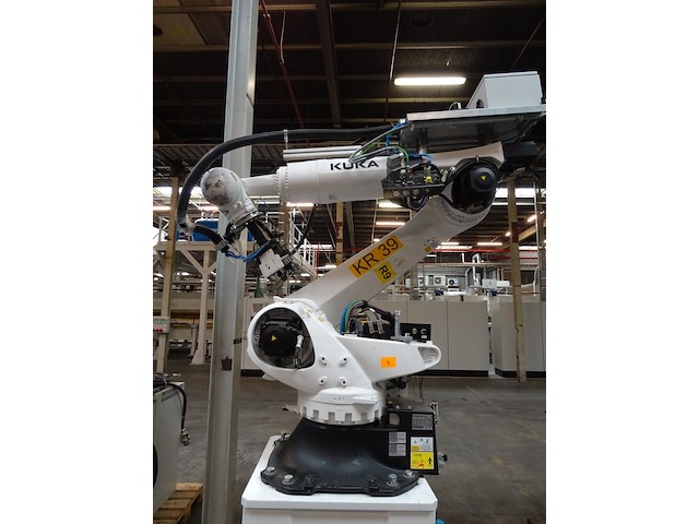 Robot kuka - afbeelding 2 van  9