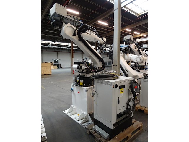 Robot kuka - afbeelding 4 van  9