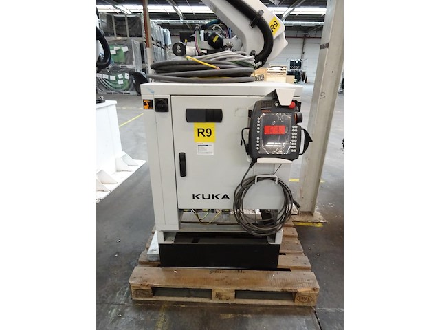 Robot kuka - afbeelding 6 van  9