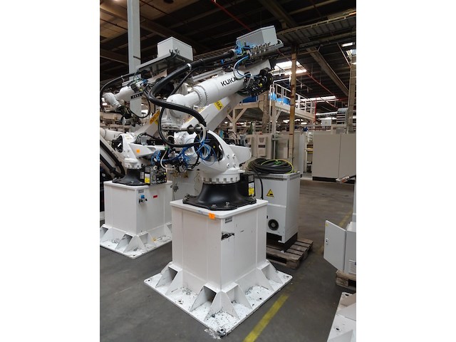 Robot kuka - afbeelding 1 van  12