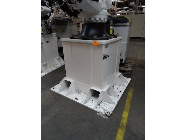 Robot kuka - afbeelding 7 van  12