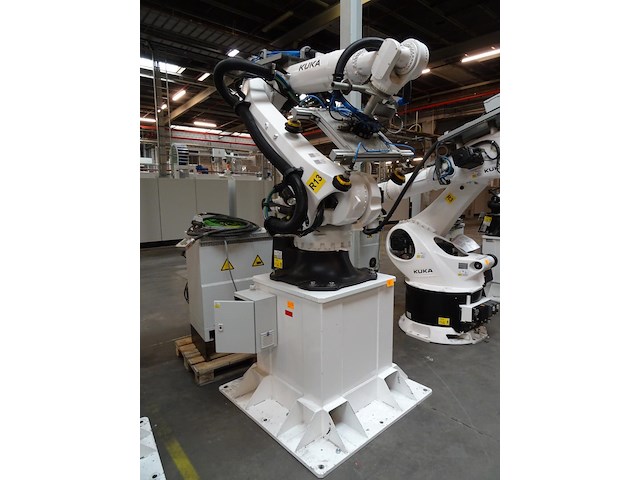 Robot kuka - afbeelding 1 van  10
