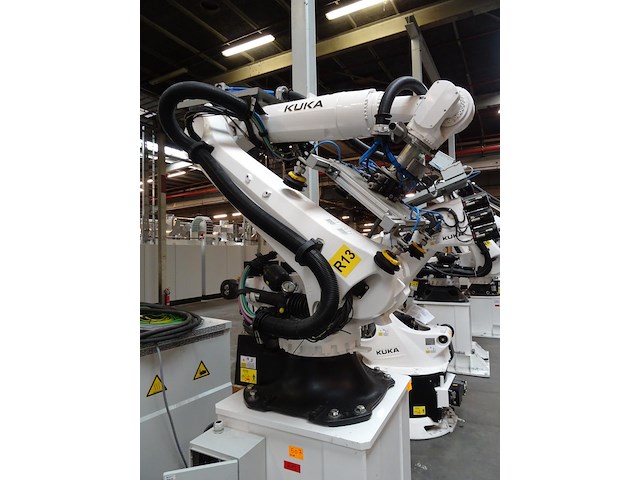 Robot kuka - afbeelding 3 van  10