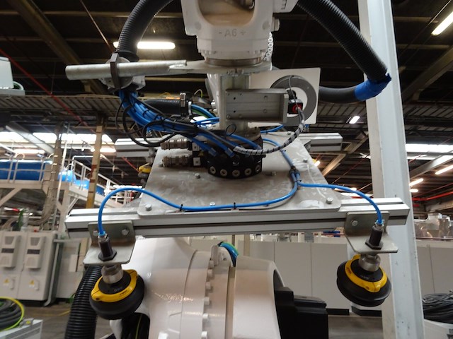 Robot kuka - afbeelding 5 van  10