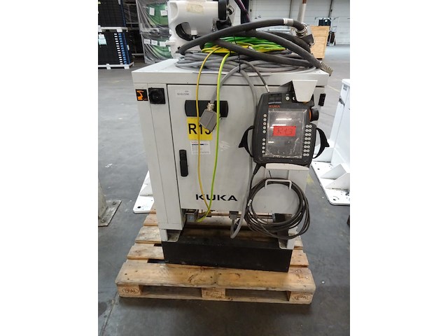 Robot kuka - afbeelding 8 van  10