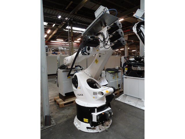 Robot kuka - afbeelding 1 van  10