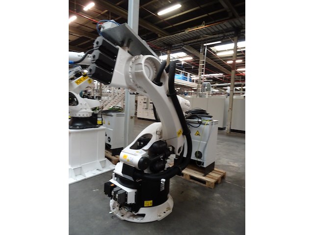 Robot kuka - afbeelding 3 van  10