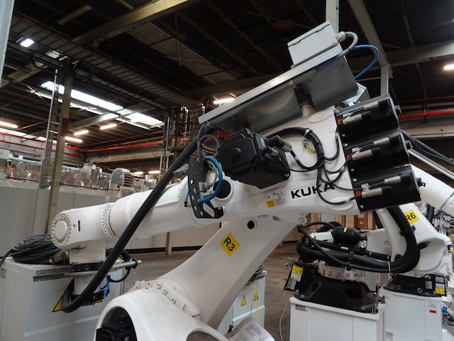 Robot kuka - afbeelding 4 van  10