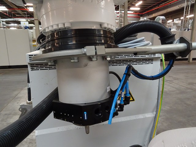 Robot kuka - afbeelding 6 van  10