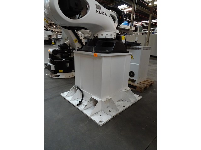 Robot kuka - afbeelding 5 van  11
