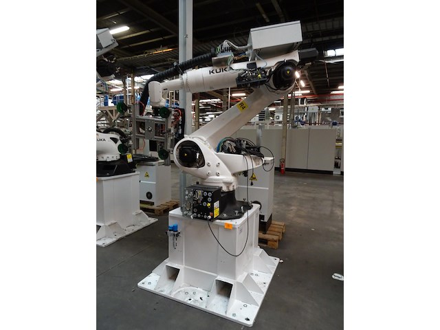 Robot kuka - afbeelding 1 van  14