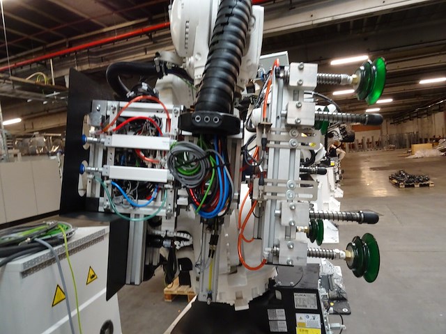 Robot kuka - afbeelding 10 van  14