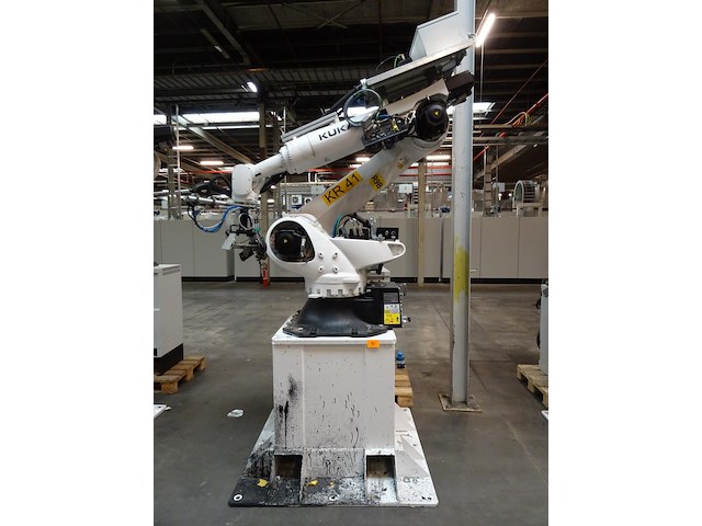 Robot kuka - afbeelding 1 van  11
