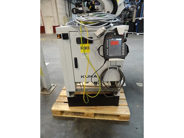 Robot kuka - afbeelding 10 van  11