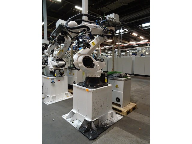 Robot kuka - afbeelding 1 van  11