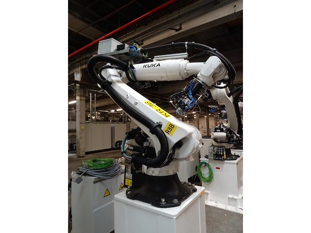 Robot kuka - afbeelding 5 van  11
