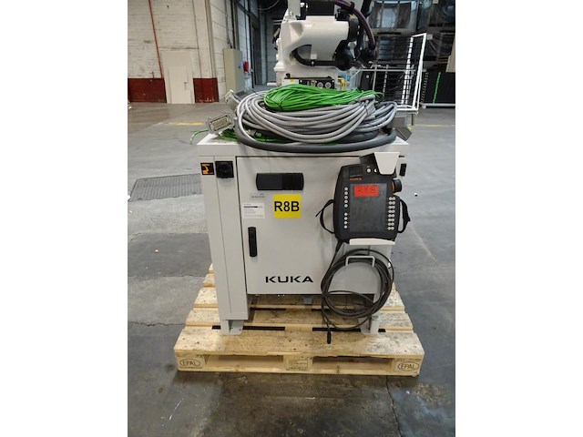 Robot kuka - afbeelding 10 van  11