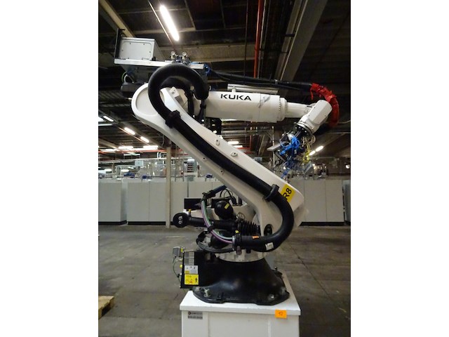 Robot kuka - afbeelding 3 van  10