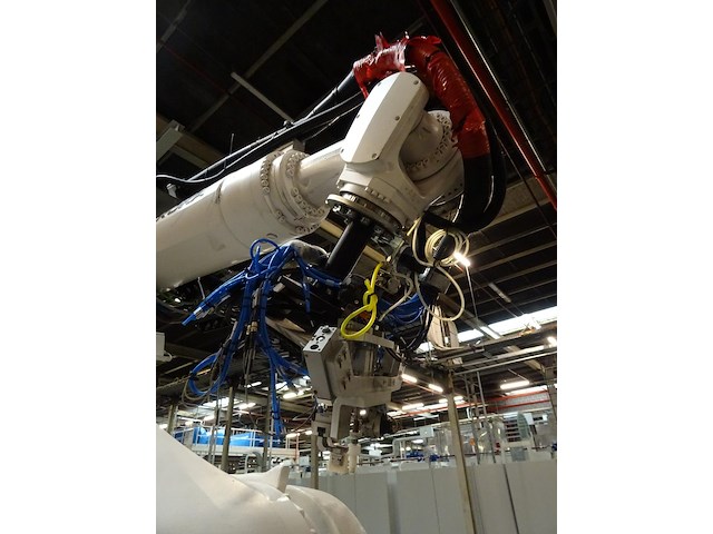 Robot kuka - afbeelding 4 van  10