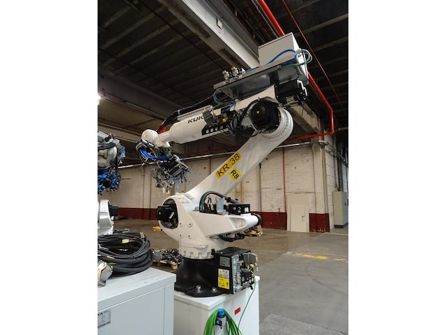 Robot kuka - afbeelding 5 van  10