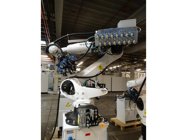 Robot kuka - afbeelding 4 van  11