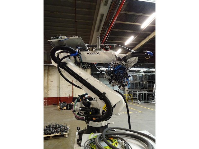 Robot kuka - afbeelding 6 van  11