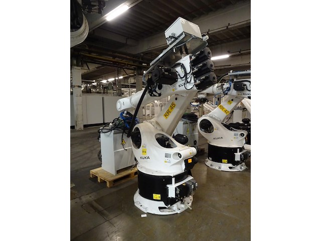 Robot kuka - afbeelding 1 van  11