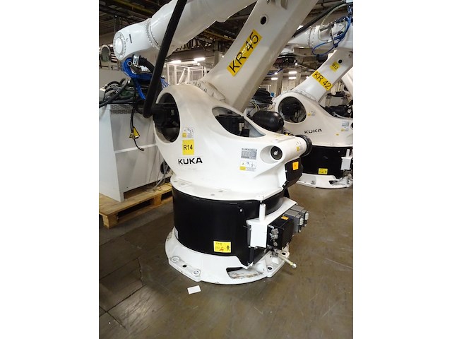 Robot kuka - afbeelding 5 van  11