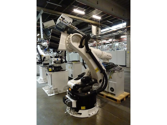 Robot kuka - afbeelding 6 van  11