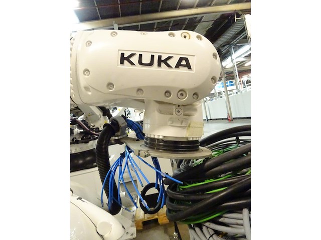 Robot kuka - afbeelding 9 van  11