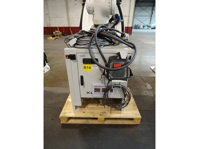 Robot kuka - afbeelding 10 van  11