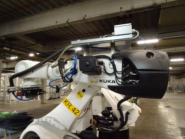 Robot kuka - afbeelding 5 van  12