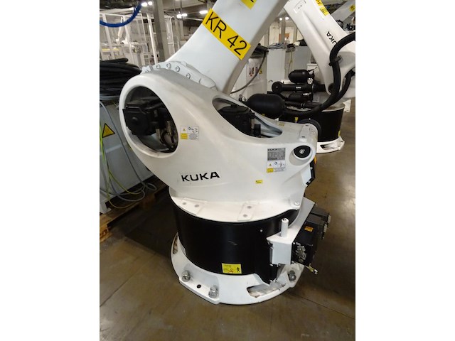 Robot kuka - afbeelding 6 van  12