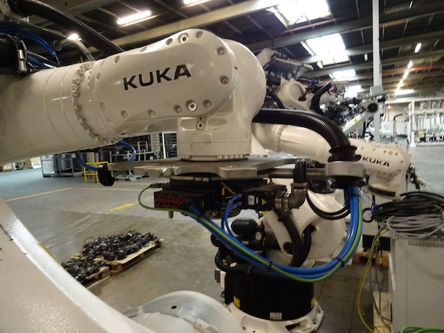 Robot kuka - afbeelding 11 van  12