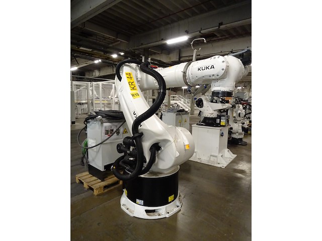 Robot kuka - afbeelding 1 van  12