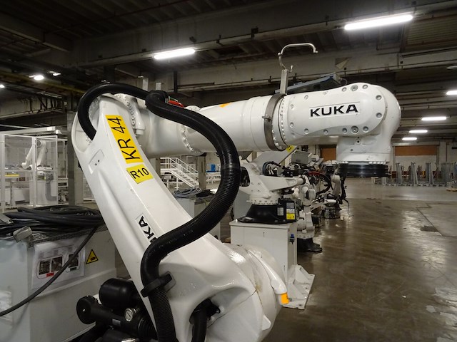 Robot kuka - afbeelding 5 van  12