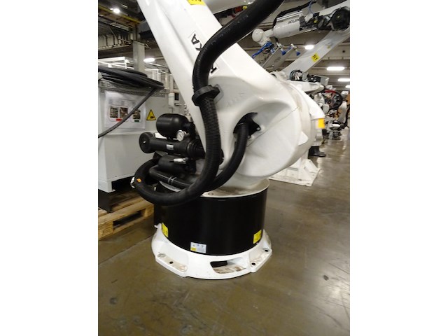 Robot kuka - afbeelding 6 van  12