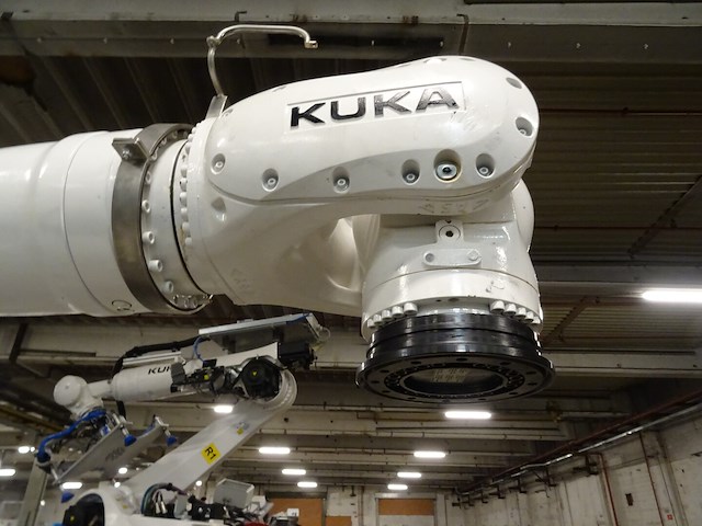 Robot kuka - afbeelding 7 van  12