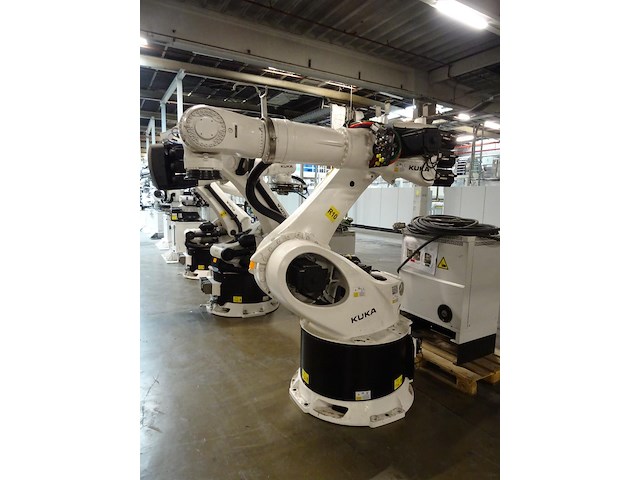 Robot kuka - afbeelding 8 van  12