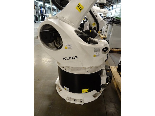 Robot kuka - afbeelding 9 van  12