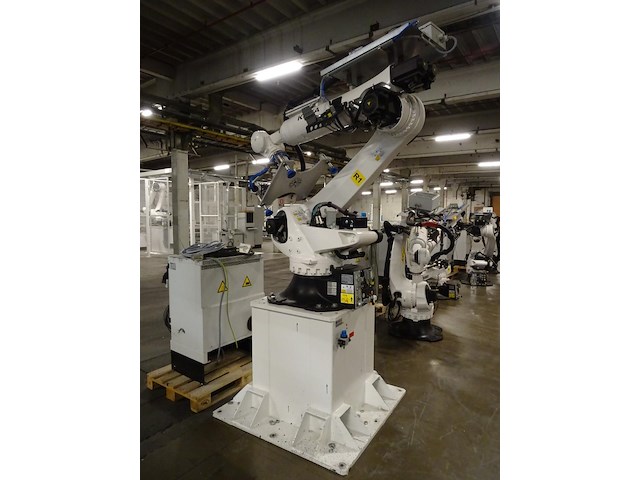 Robot kuka - afbeelding 1 van  11