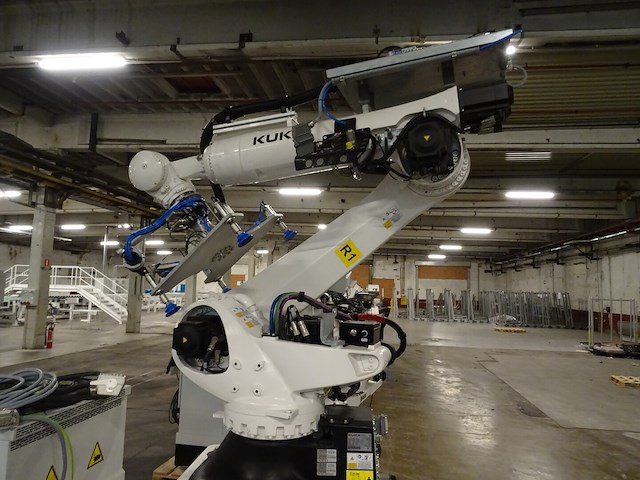 Robot kuka - afbeelding 4 van  11